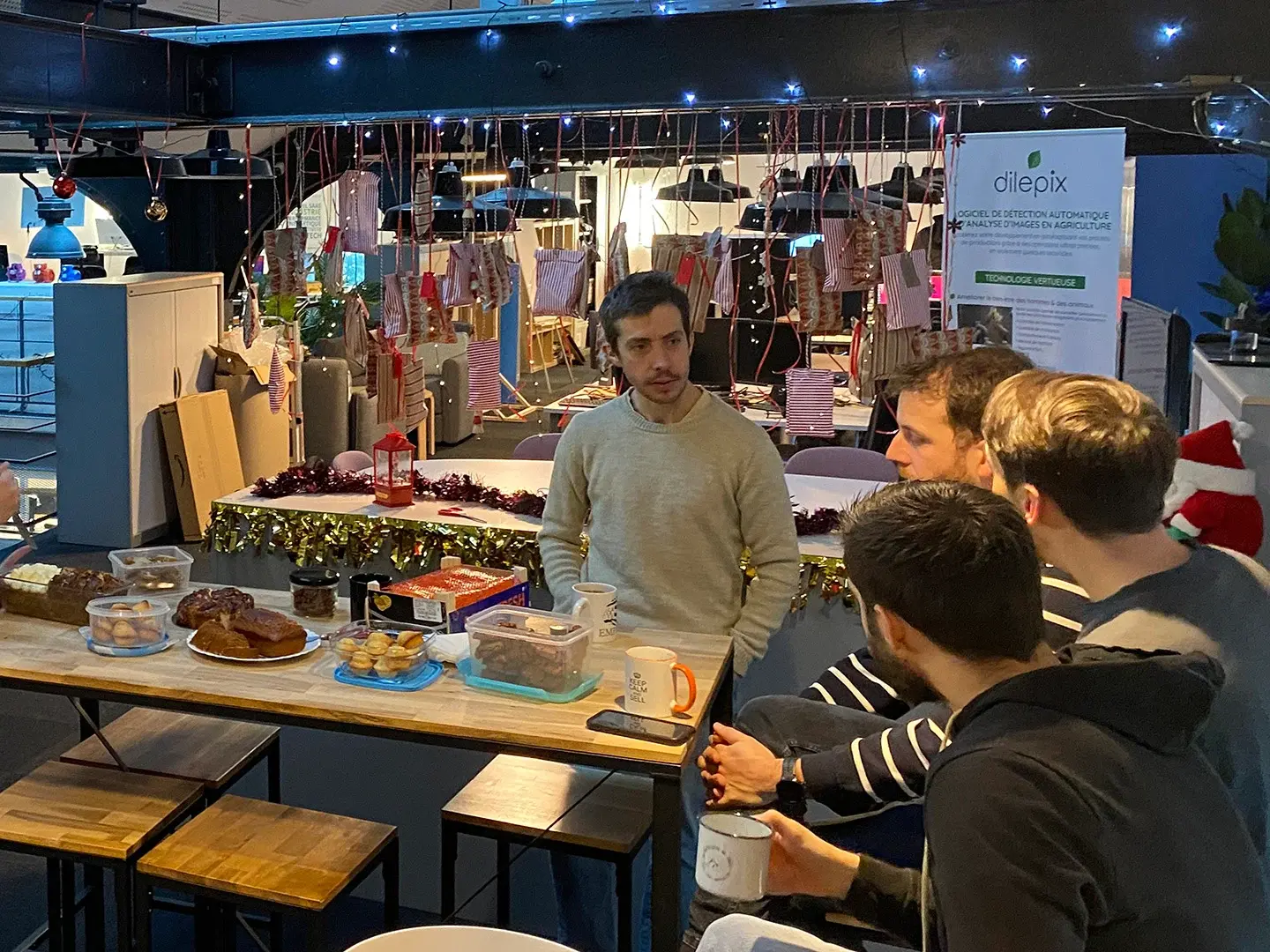 Noël au bureau Dilepix