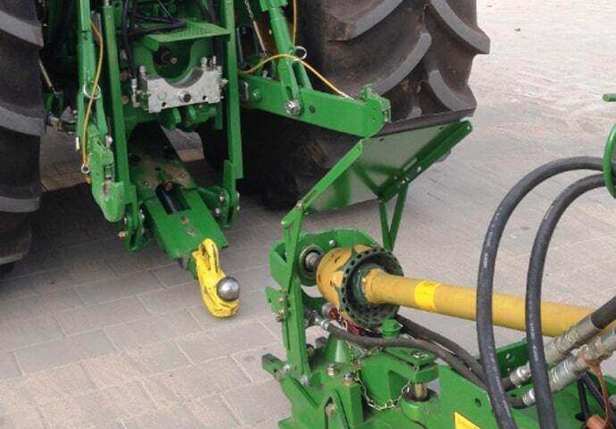 attelage_auto_johndeere_montage-min