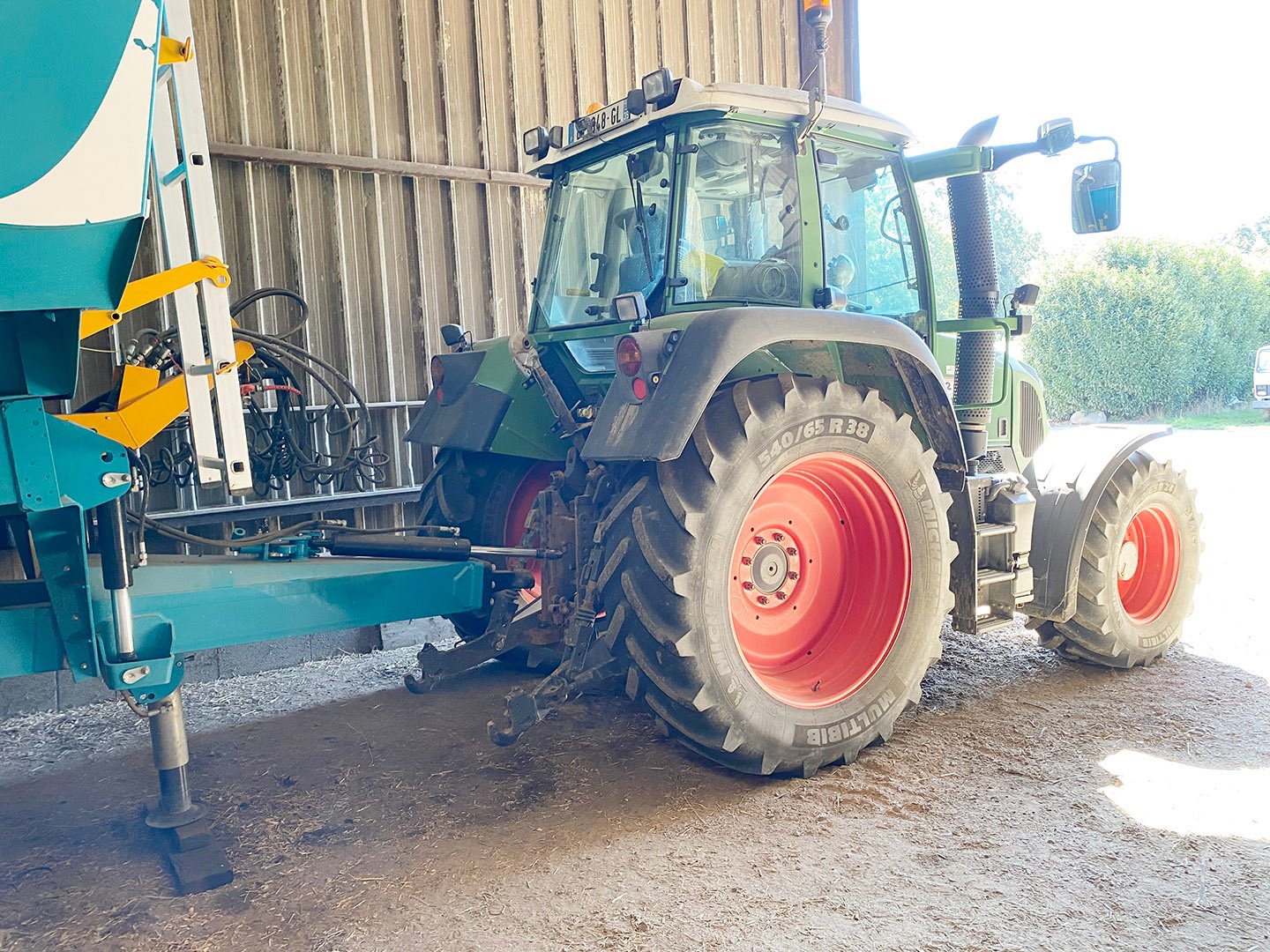 tracteur-attelé-champ