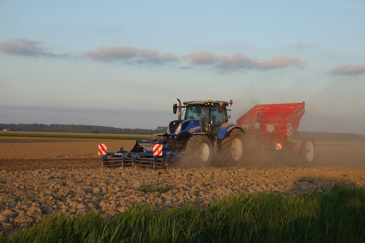 tracteur-new-holland-champs-attelage